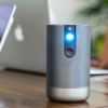 Films, applications, jeux vidéo… Voici les mini projecteurs nomades de Lenso