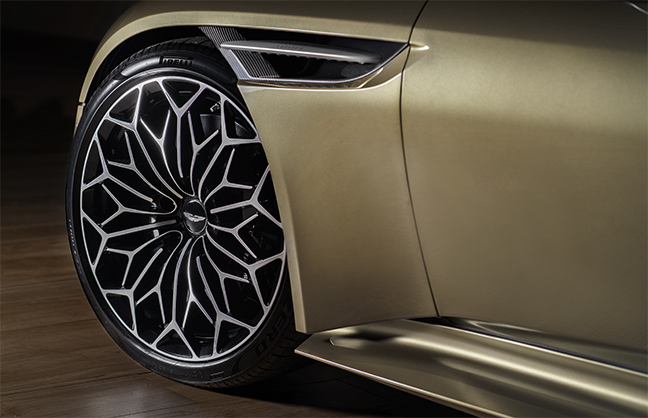 Aston Martin DBS Superleggera - Aux services secrets de Sa Majesté