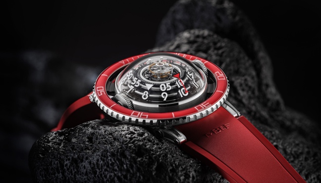 MB&F Horological Machine N°7 Platinium Red