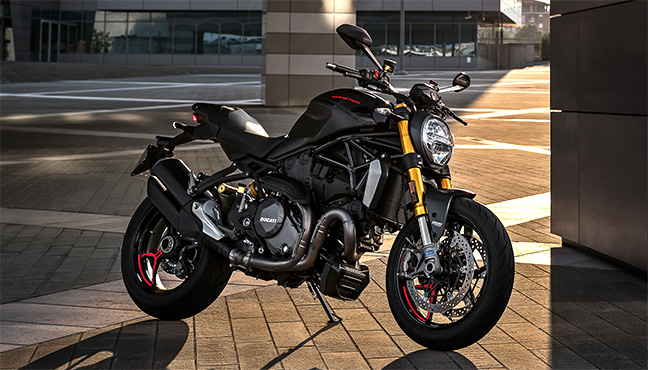 Ducati Monster 1200 S - Black on Black