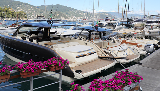 Invictus Yacht
