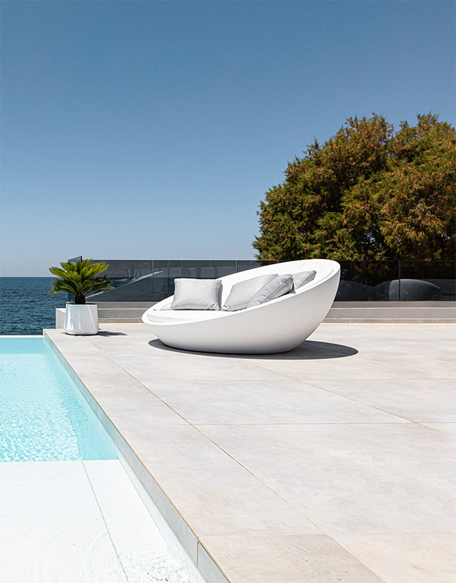Vondom - Hermès Grand Luxury Beachfront Villa & Spa