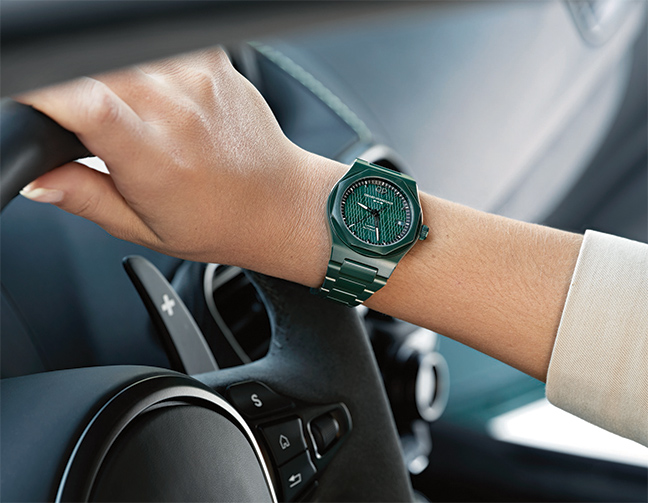Girard-Perregaux Laureato Green Ceramic Aston Martin Edition