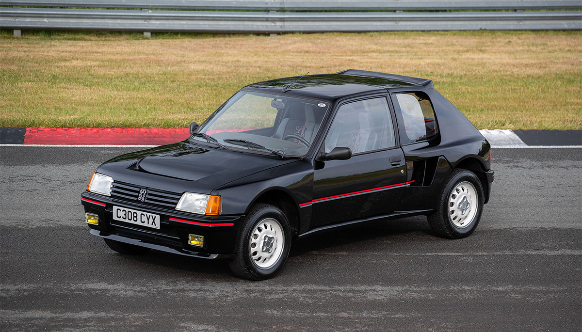 Voici la seule 205 Turbo 16 connue avec une carrosserie noire