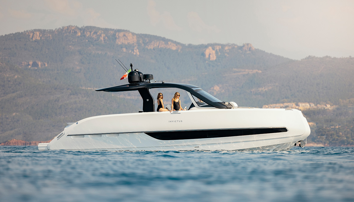 Invictus TT420 édition spéciale Vogue White