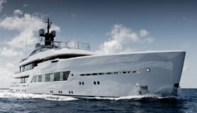 Burdifilek signe l'intérieur du yacht Entourage