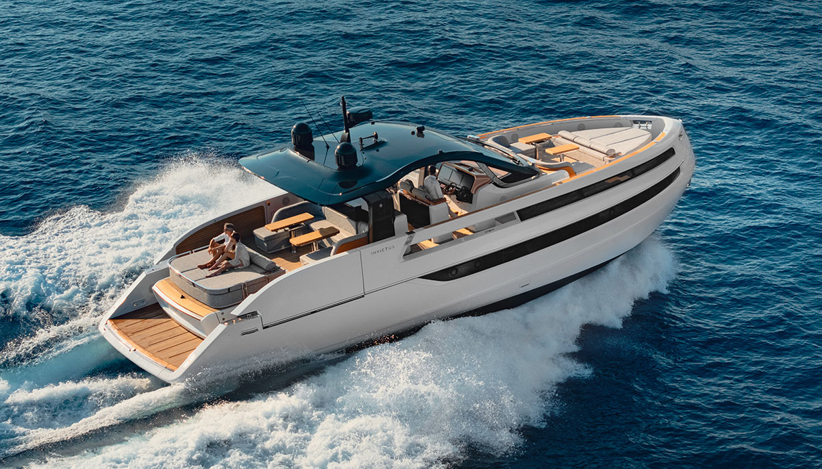 Le nouveau Invictus TT550 : plus qu’un simple tender de luxe
