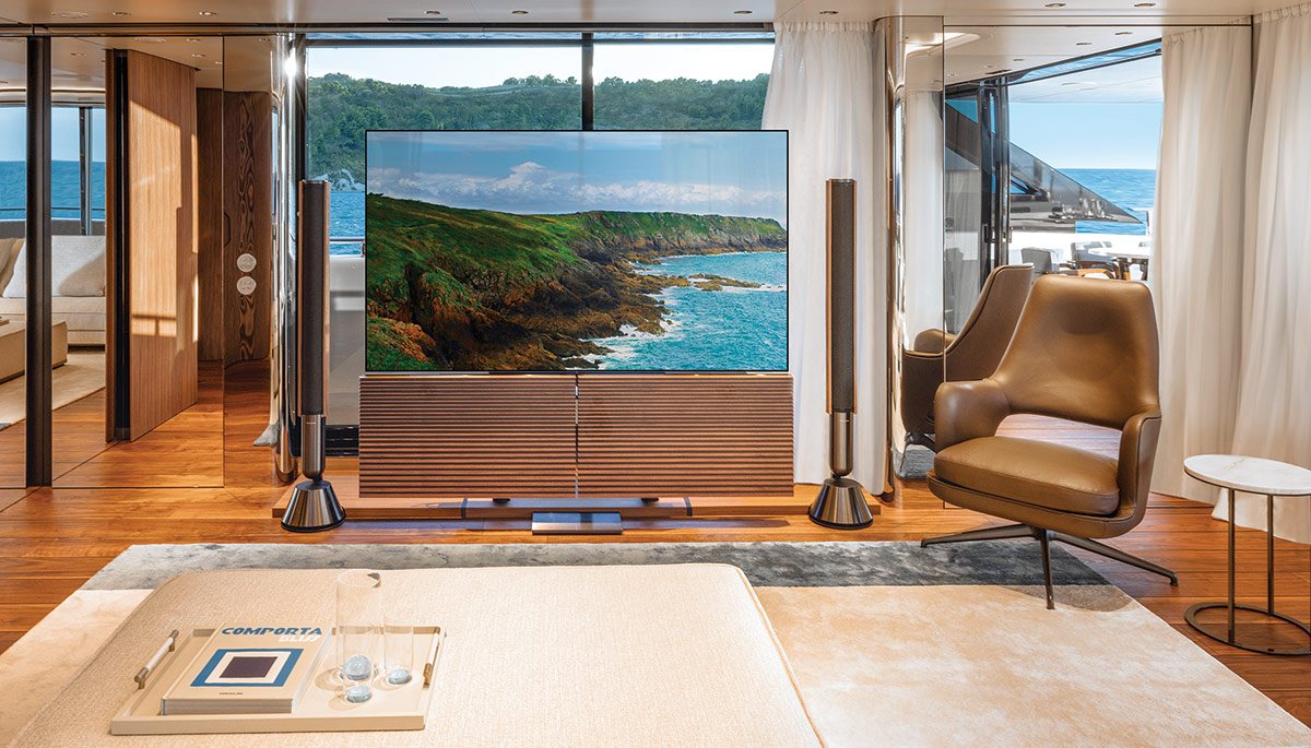 Videoworks propose le son Bang & Olufsen sur les yachts Custom Line