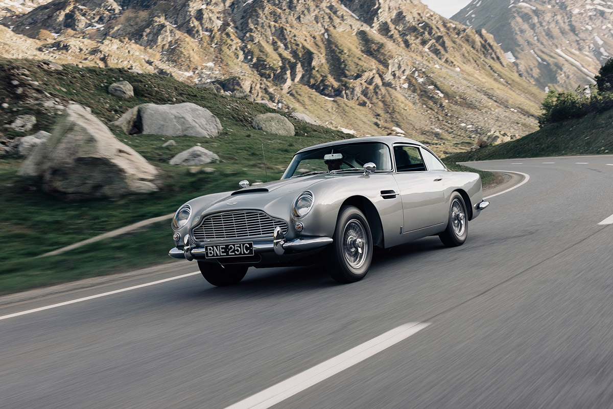 Top Time B01 Chronograph 41 Aston Martin DB5