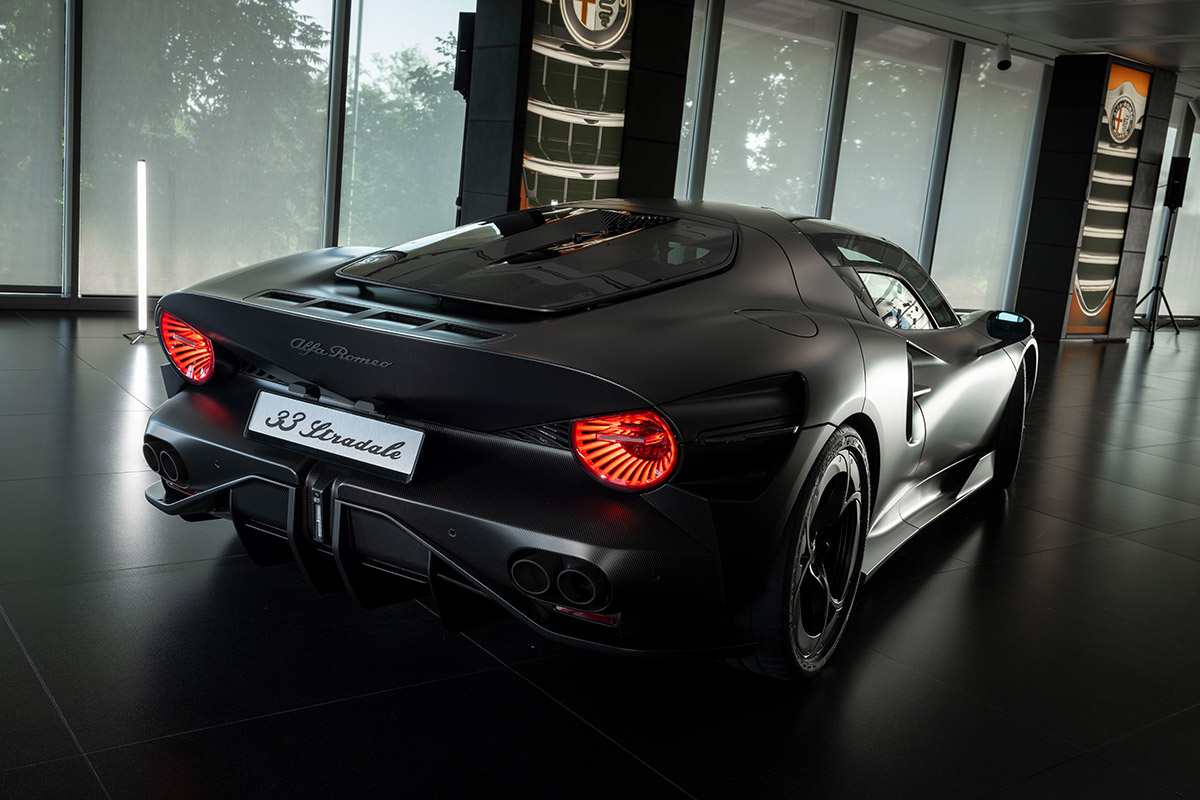 33 Stradale Perla Nera