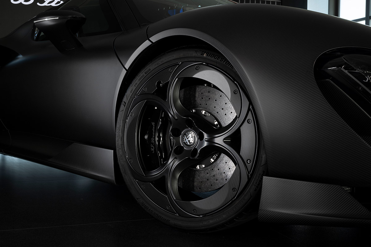 33 Stradale Perla Nera