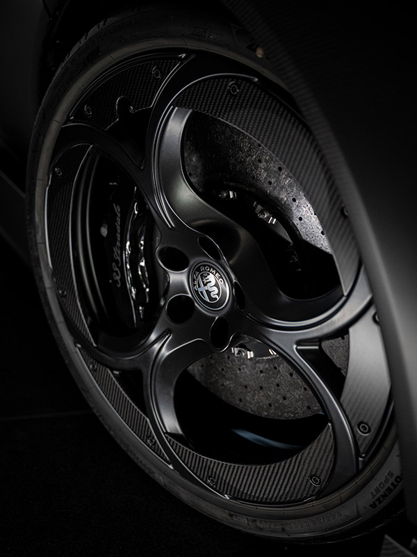 33 Stradale Perla Nera